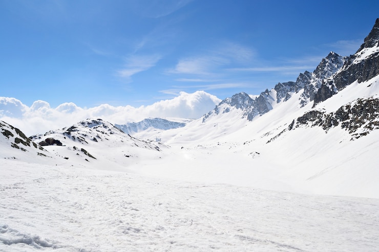 Photo high mountain range