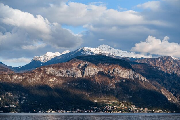 イタリアのコモ湖近くの高山