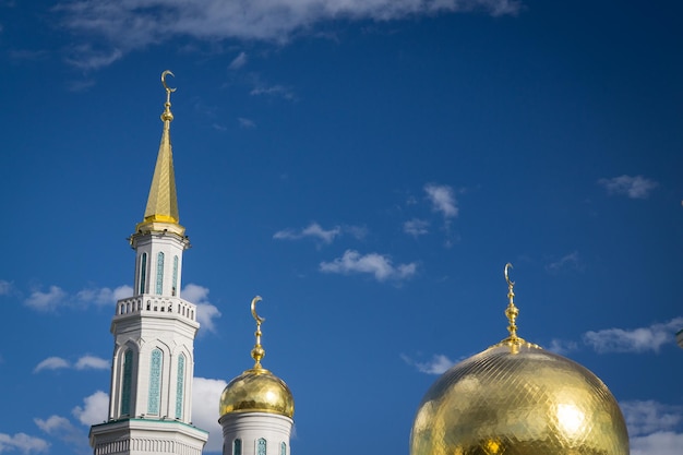 ロシアのモスクワの大聖堂モスクの高い塔