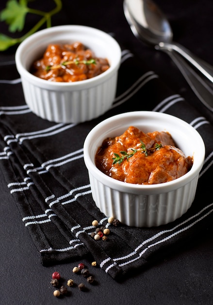 Photo high view winter food stew in bowls and spices