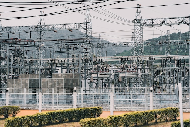 High voltage electric power plant current distribution substation