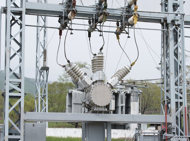 High-voltage power transformer