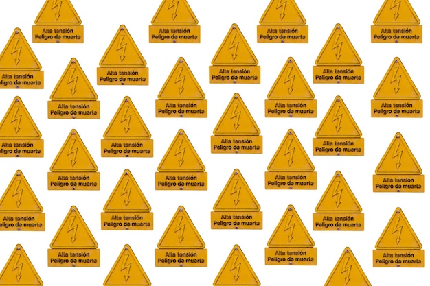 High voltage sign icon pattern on white background Danger symbol Arrow in triangle Warning icon Flat designsign in Spanish that puts high voltage danger of death