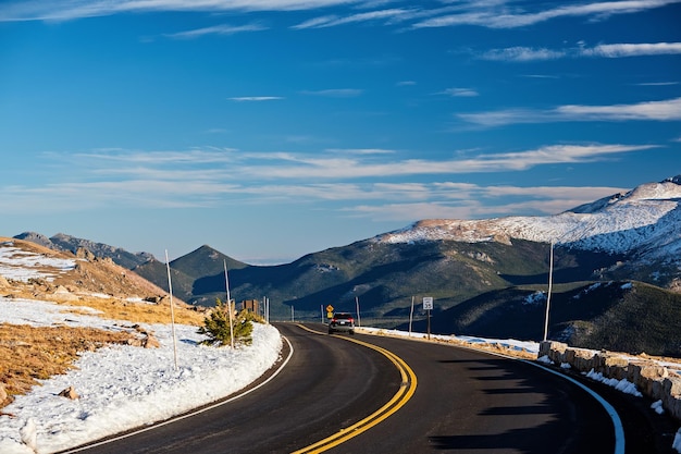 コロラド州の高山ツンドラ ロッキー マウンテン国立公園の高速道路