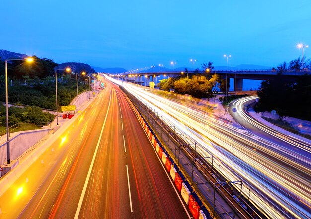 夕方の高速道路