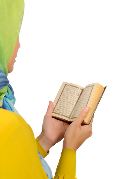 Hijab vrouw koran lezen