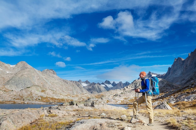 Escursione in montagna autunnale