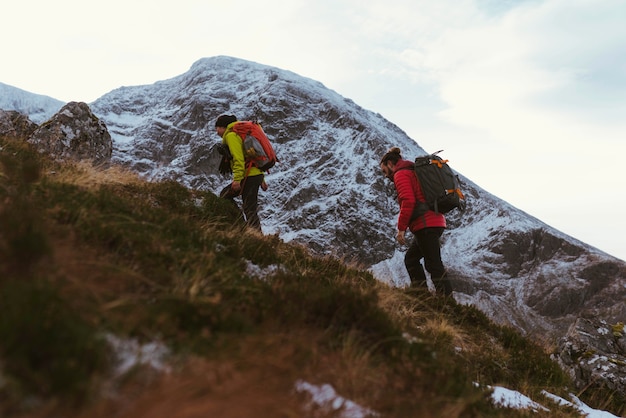 Escursionista che sale al ben nevis