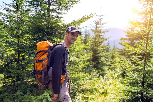 Hiker в горах