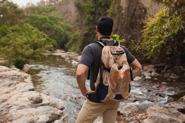 Photo hiker observing a river