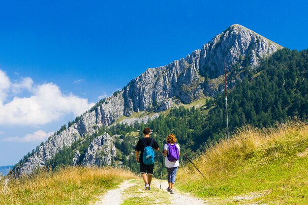 Escursionisti nelle alpi liguri