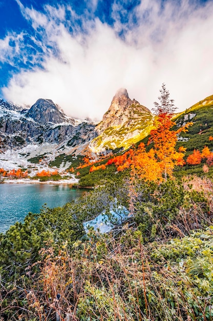 Hiking in national park high tatras hiiking from white lake to
green lake in the mountain landscape zelene pleso slovakia