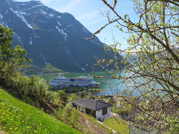 Photo hiking near eidfjord in norway