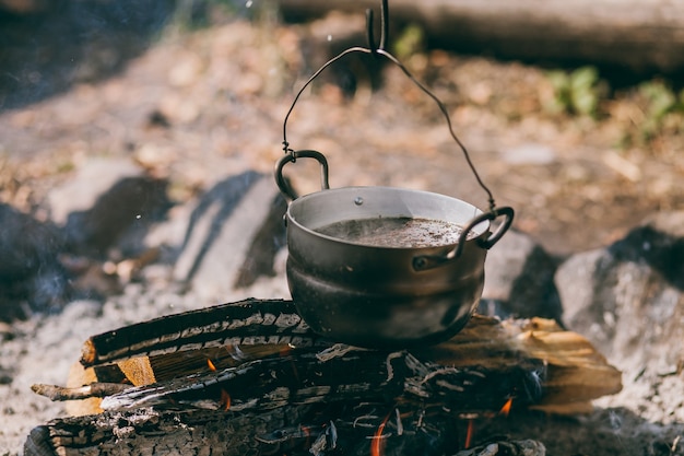 Hiking pot, Bowler in the bonfire.