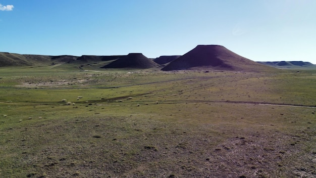 Foto le colline delle colline nere sono coperte di erba.