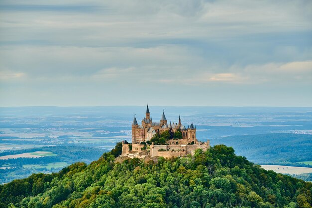 독일에서 산 정상에 언덕 꼭대기 Hohenzollern 성