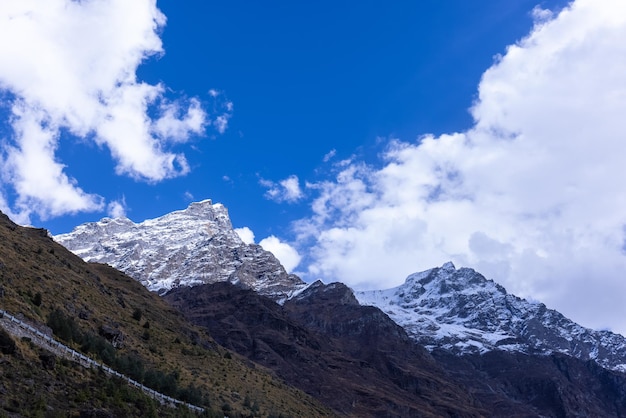 Himalaya-landschap Panoramisch zicht op de Himalaya-berg bedekt met sneeuw Himalaya-berg