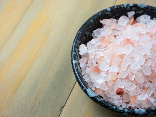 食品または健康の概念のためのヒマラヤ岩塩の画像