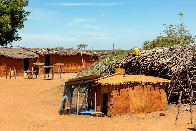 Himba dorpshutten gemaakt van een mengsel van klei koeienmest hout en stro Namibië