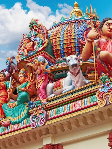 Photo hindu temple sri mariamman in singapore fragment of decorations of the hindu temple sri mariamman in singapore