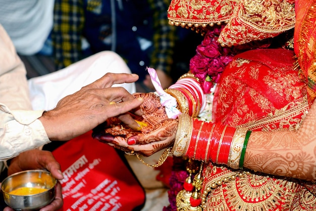 Hindu wedding ceremony Details of traditional indian wedding