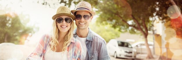 Photo hip young couple going for a bike ride on a sunny day in the city