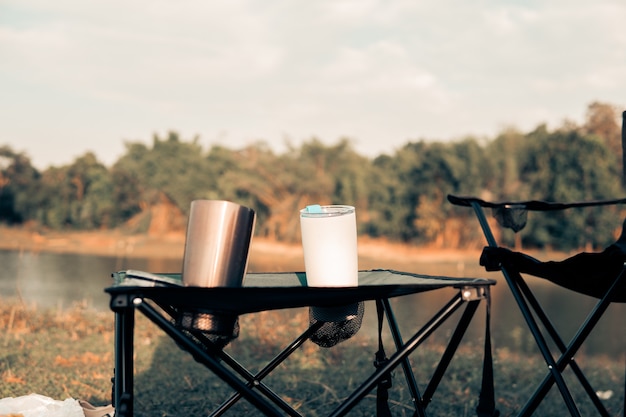 사진 hipster 캠핑은 휴일과 느린 삶에 휴식과 휴식을 취합니다.