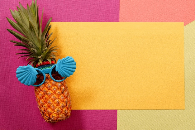 Foto hipster ananas accessori moda e frutta