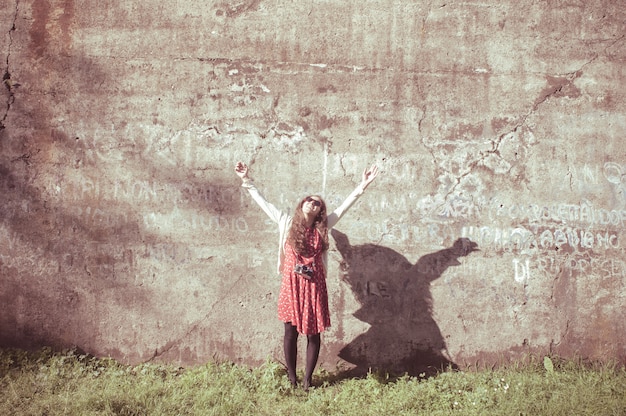 Photo hipster vintage woman with old camera