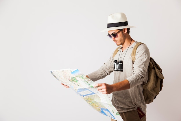 Photo hipster with map