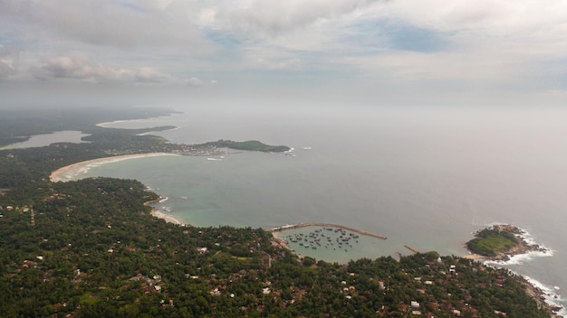 Photo hiriketiya beach in sri lanka