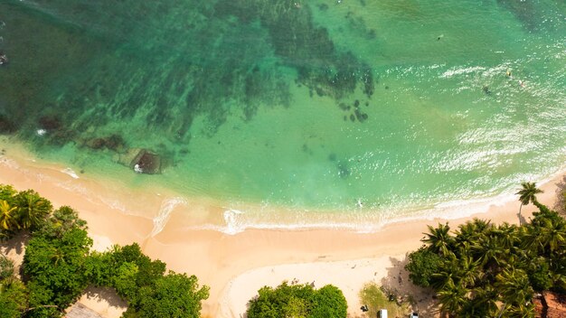 Photo hiriketiya beach in sri lanka