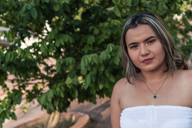 Hispanic woman in an outdoor environment