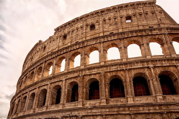 Foto edificio storico contro il cielo