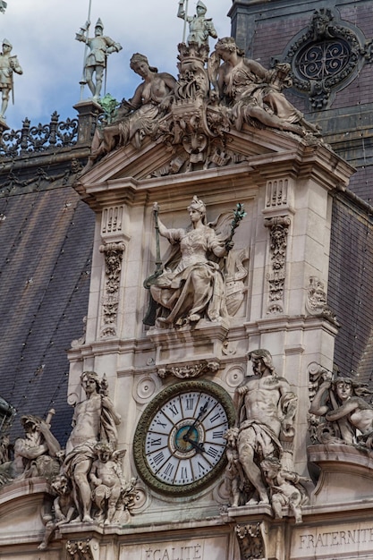 パリフランスの歴史的な建物