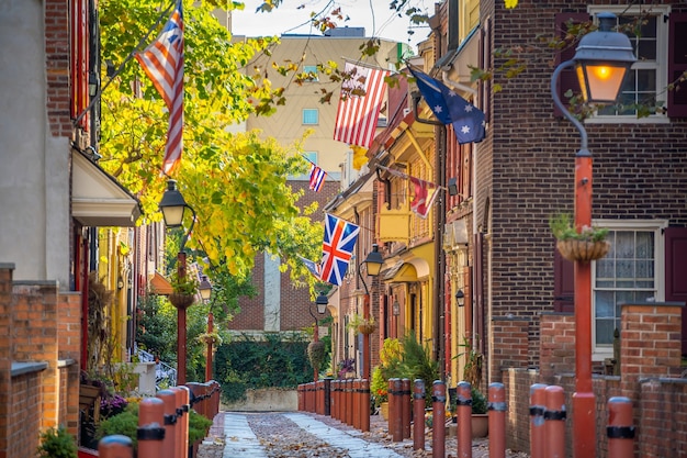 ペンシルベニア州フィラデルフィアの歴史的な旧市街。エルフレスの路地は、1702年に建てられた、国内最古の住宅街と呼ばれています。