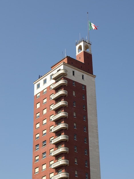 Исторический небоскреб на площади Кастелло, Турин, Италия