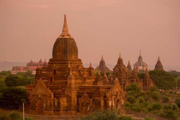 Photo historic temple against sky during sunset