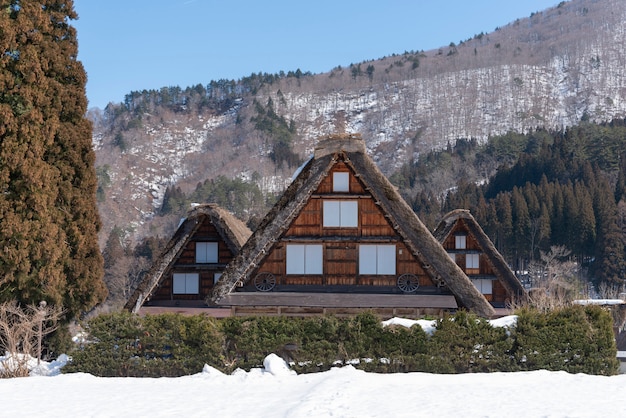 写真 冬の白川郷と五ヶ山の歴史的な村。