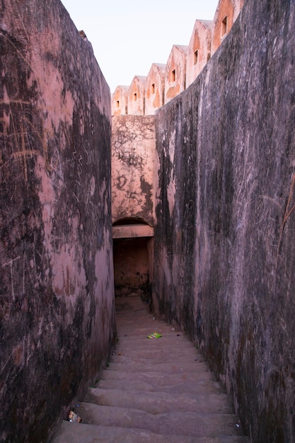 歴史的な城 Idrakpur Fort は、Munshiganj バングラデシュに位置する川の砦です。