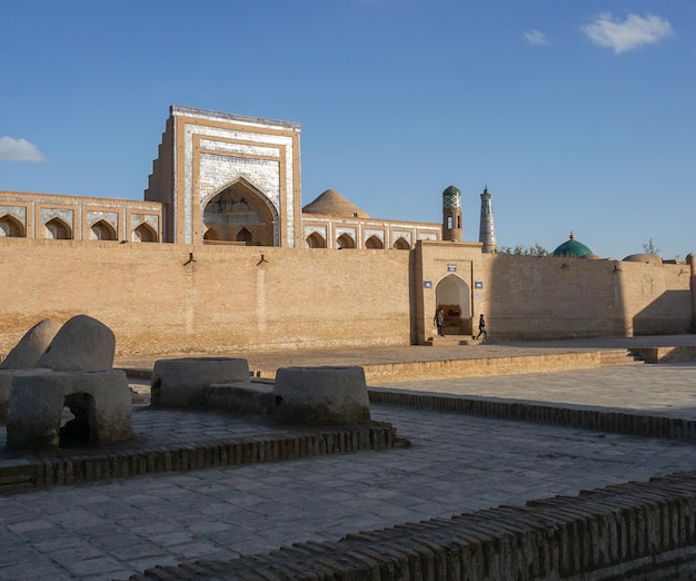 우즈베키스탄의 역사적 기념물과 마드라사