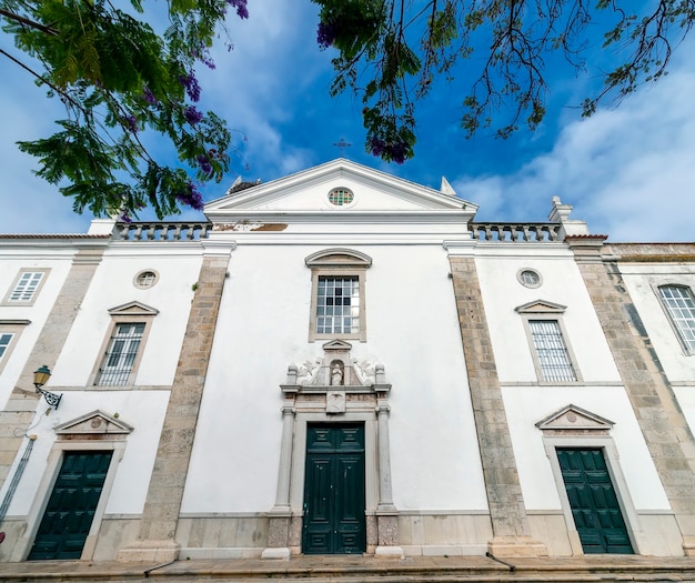 Historisch centrum in de tuin Manuel Bivar van de stad Faro, Portugal.