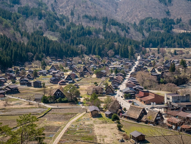 Foto historisch dorp van shirakawa-go in het voorjaar, japan