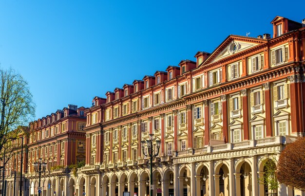 Historische gebouwen op Piazza Statuto in Turijn - Italië
