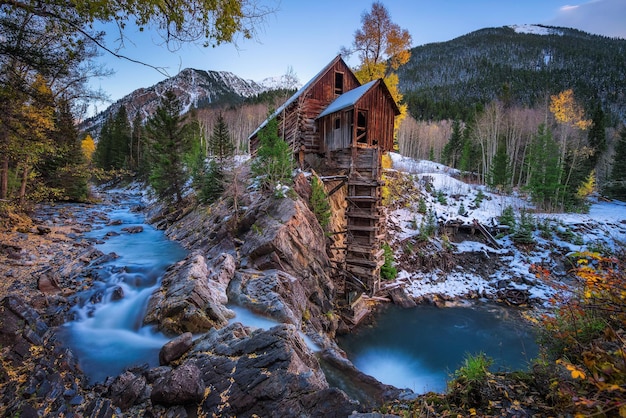 Historische houten krachtpatser genaamd de kristalmolen in Colorado