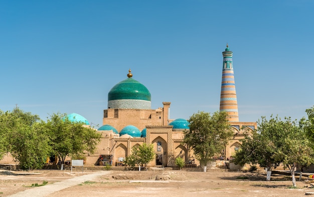 Historische moskee bij Itchan Kala-vesting in het historische centrum van Khiva. UNESCO-werelderfgoed in Oezbekistan, Centraal-Azië