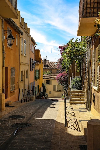 Historische oude binnenstad van St Tropez, een populaire badplaats aan de Middellandse Zee, Provence, Frankrijk