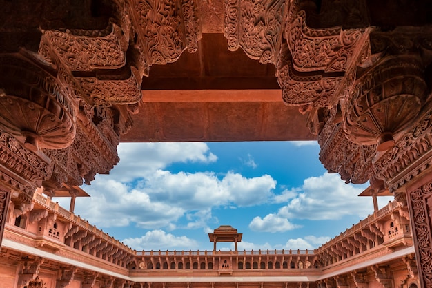 Foto historische rode zandsteen agra fort van middeleeuwse india