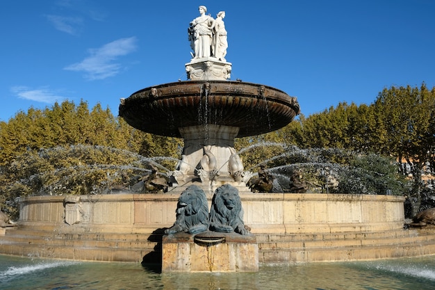 Historische rotonde fontein aix-en-Provence Frankrijk