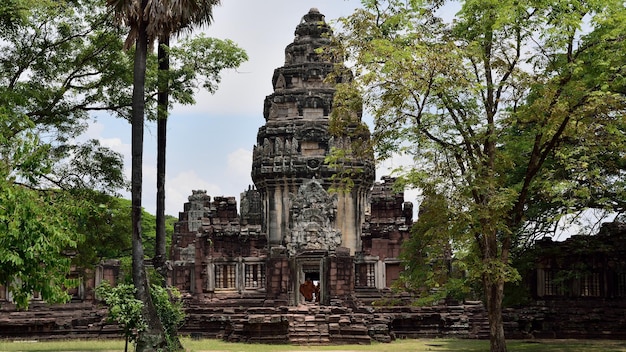 Historische tempel te midden van bomen